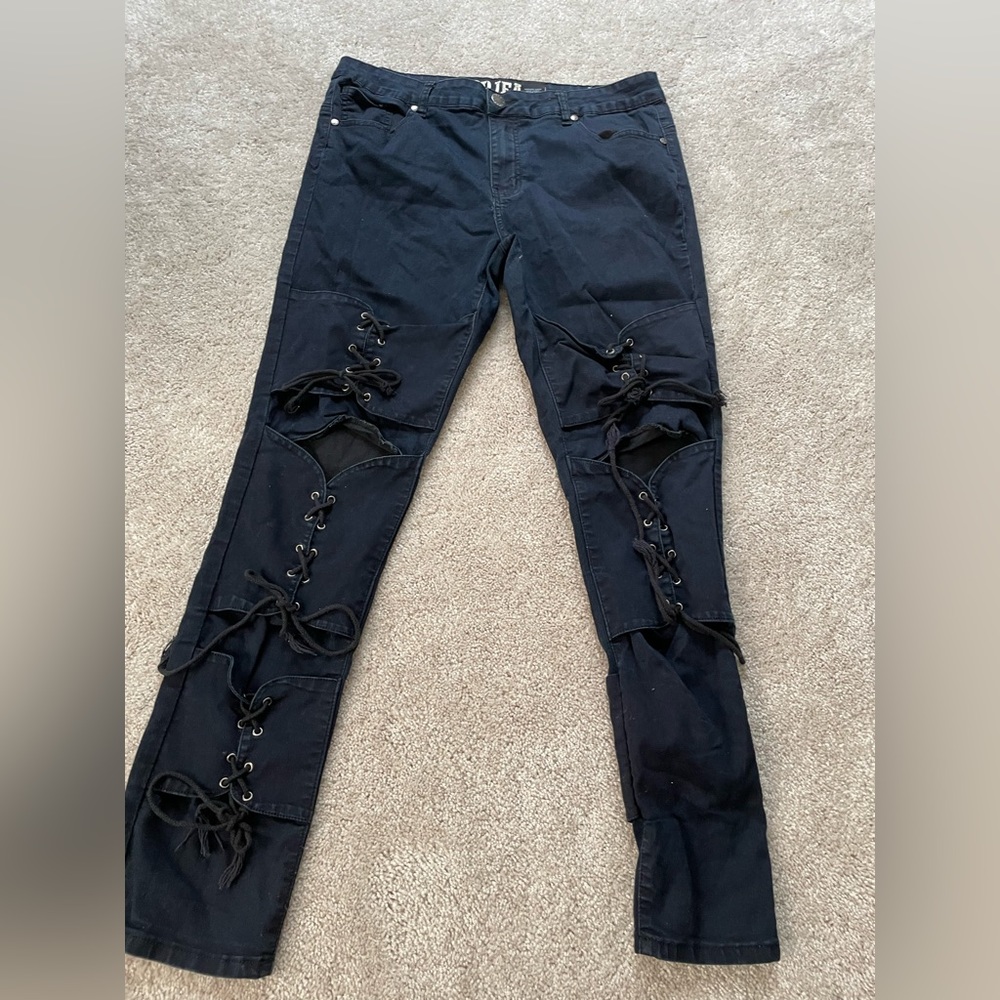 Women’s jeans ( see picture for details) has ties going down the front